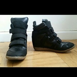 Black wedged heeled sneakers Candies brand.